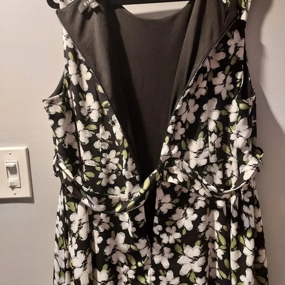 Evans Black, Green and White Floral Sleeveless Dress in Size 20 Made in Marocco - Picture 10 of 12